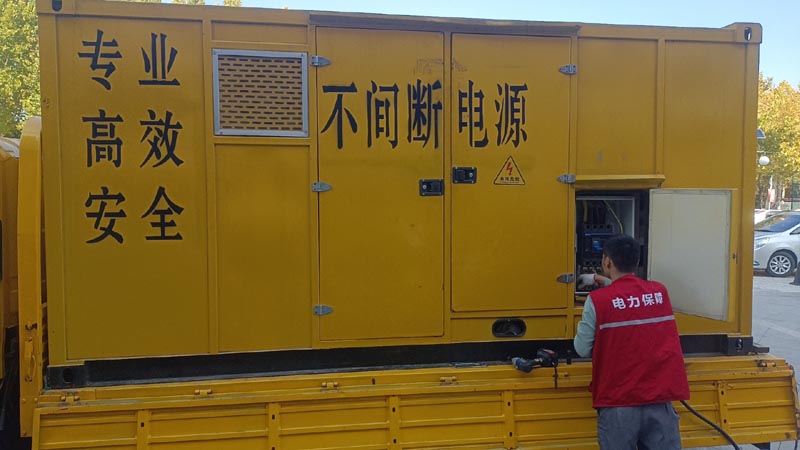 岱岳柴油发电机组和UPS电源配合使用时，如何避免切换过程中的电力中断？